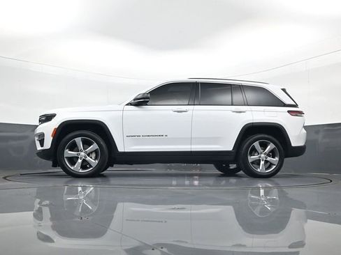 Used 2022 Jeep Grand Cherokee Limited w/ Trailer Tow Prep Group (B) image 28