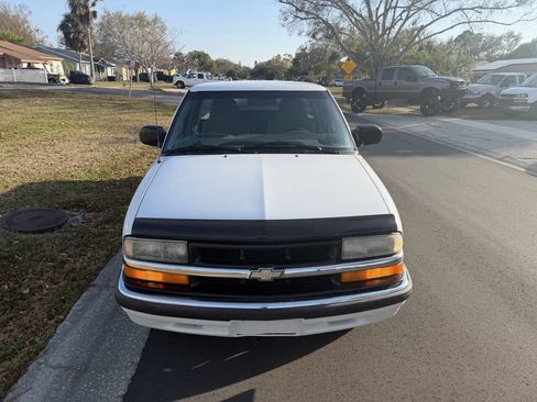 Used 2001 Chevrolet S10 Pickup LS w/ Preferred Equipment Group image 4
