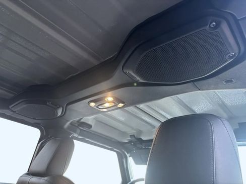 Used 2023 Jeep Wrangler Altitude image 27