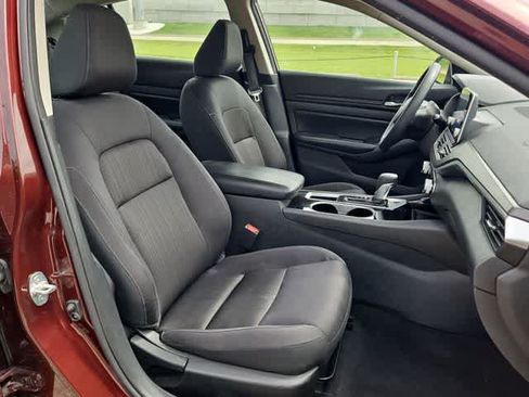 Used 2024 Nissan Altima 2.5 SV FWD image 18