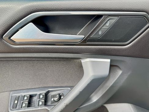 Used 2018 Volkswagen Tiguan S image 14