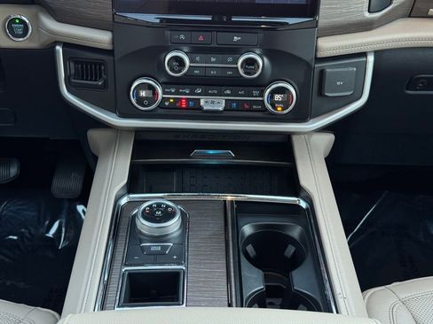 Used 2024 Ford Expedition Max Limited image 25