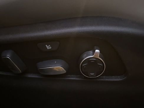 Used 2019 Cadillac XT4 Premium Luxury image 25