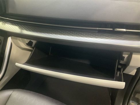 Used 2024 Kia Carnival LX image 17