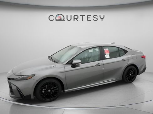 New 2026 Toyota Camry SE FWD image 3