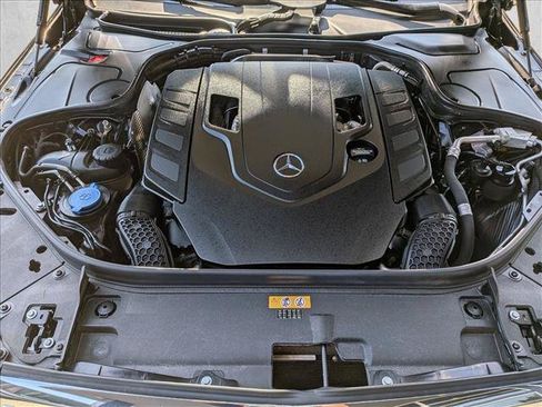 Used 2018 Mercedes-Benz S 560 Sedan image 22