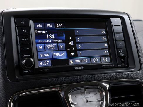 Used 2015 Chrysler Town & Country Touring FWD image 20
