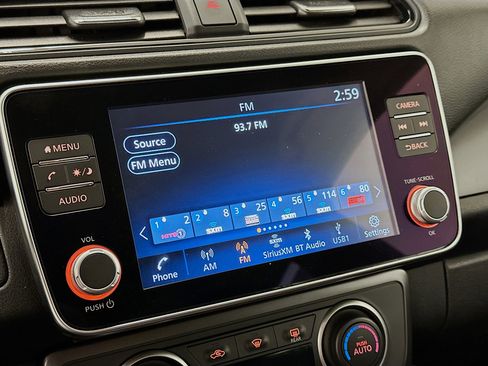 Used 2025 Nissan Leaf S image 21