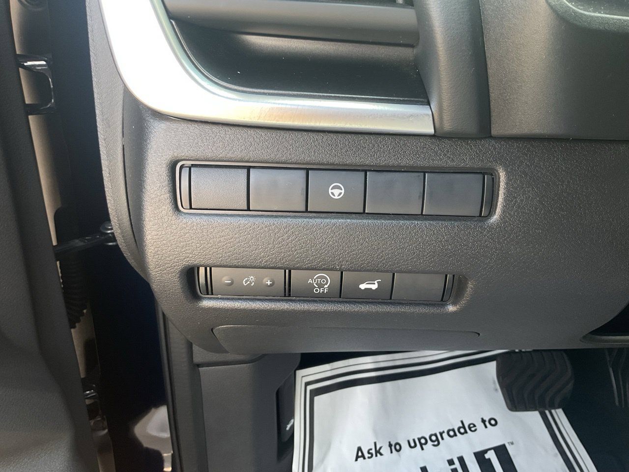 Used 2025 Nissan Rogue SV FWD image 18
