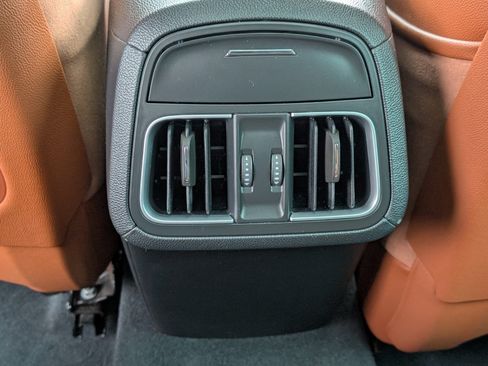 Used 2022 Maserati Levante GT AWD/4WD image 15