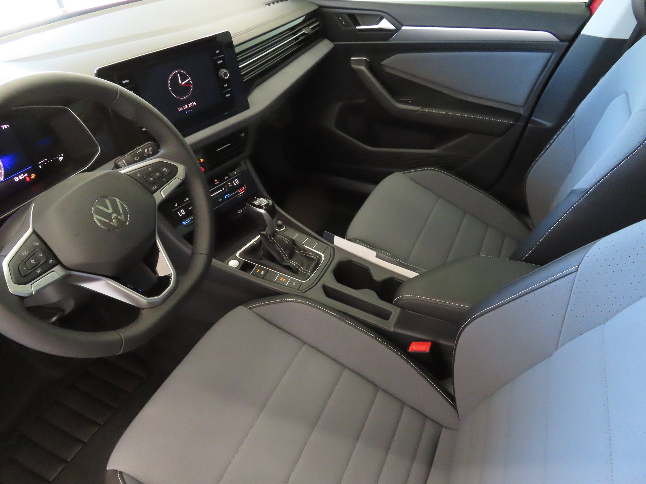 Used 2026 Volkswagen Jetta SE FWD image 21