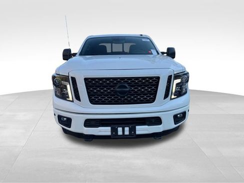 Used 2019 Nissan Titan SV w/ SV Convenience Package image 3