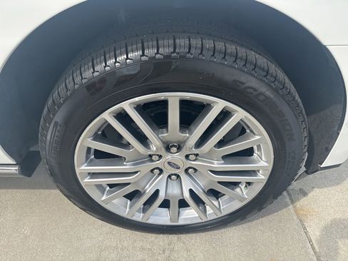 Used 2024 Ford Expedition Limited RWD image 7