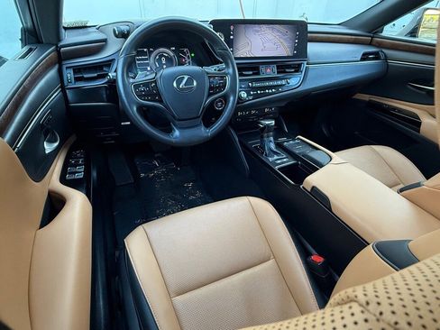 Certified 2022 Lexus ES 300h w/ Premium Package image 13