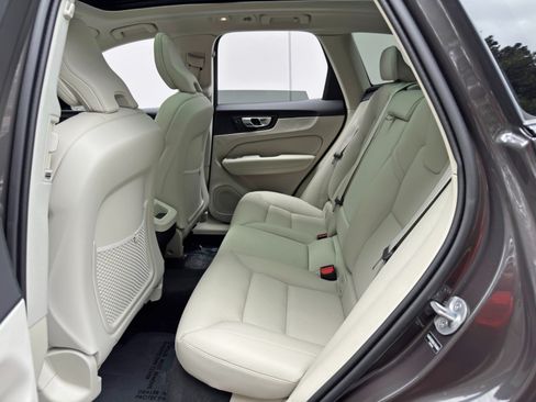 Used 2025 Volvo XC60 B5 Plus w/ Climate Package AWD/4WD image 42