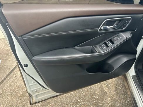 Used 2023 Nissan Rogue Platinum w/ Platinum Premium Package FWD image 26