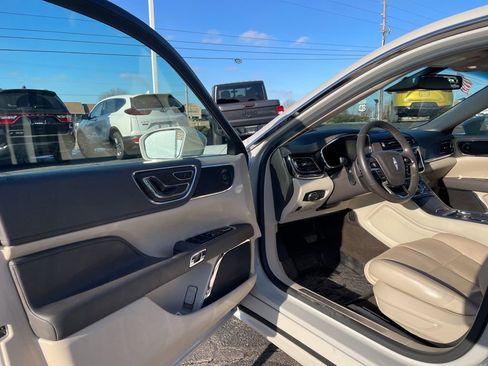 Used 2020 Lincoln Continental AWD w/ Premium Package image 15