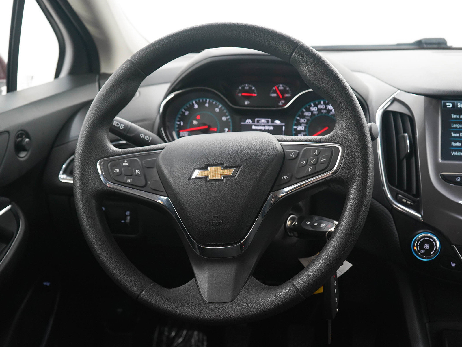 Used 2017 Chevrolet Cruze LT FWD image 14