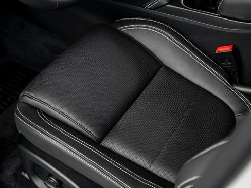 New 2024 Jaguar E-PACE R-Dynamic SE image 15