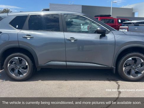 Used 2026 Nissan Rogue SV FWD image 4
