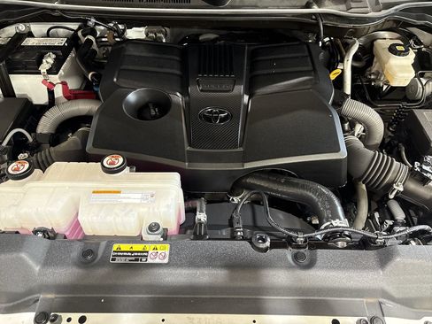 Used 2024 Toyota Tundra Limited AWD/4WD image 27