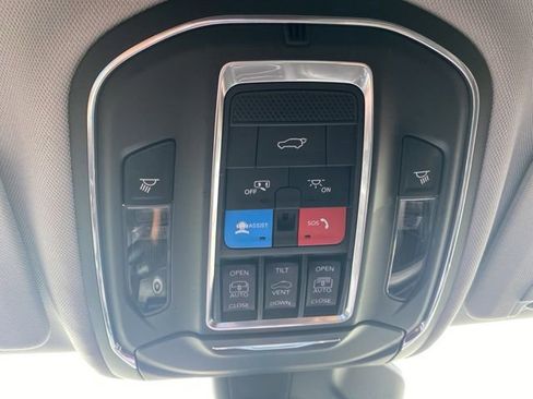 Used 2021 Jeep Grand Cherokee L Limited AWD/4WD image 25