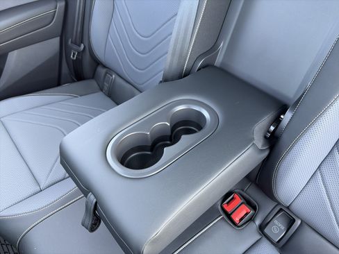 Used 2025 Volkswagen Tiguan SE R-Line AWD/4WD image 31