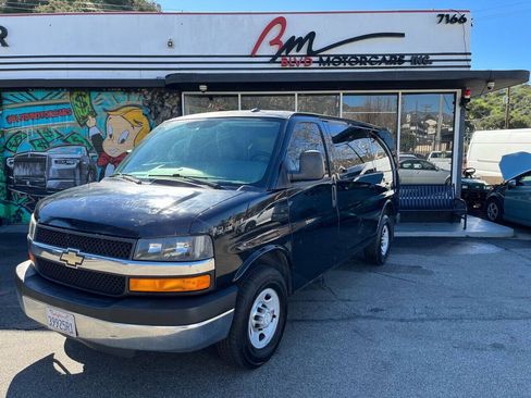 Used 2015 Chevrolet Express 2500 RWD image 1