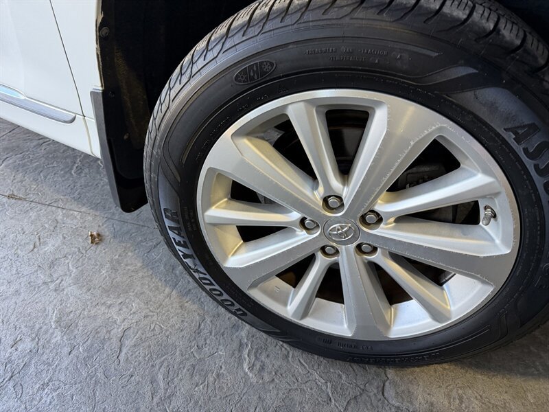 Used 2012 Toyota Highlander Limited AWD/4WD image 10