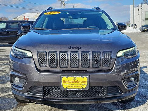 Used 2023 Jeep Cherokee Altitude Lux image 2