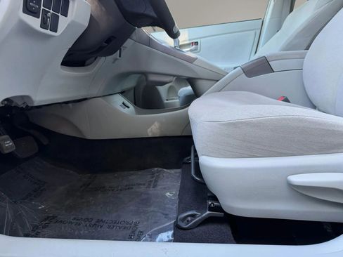 Used 2014 Toyota Prius Three image 16