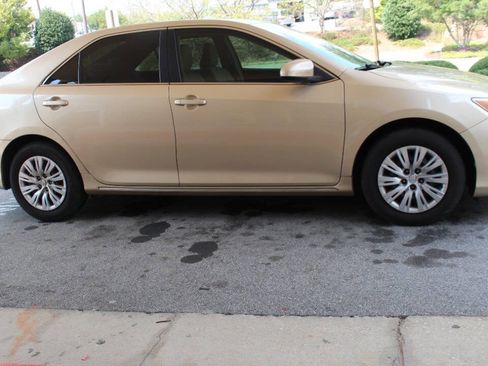 Used 2012 Toyota Camry LE image 24