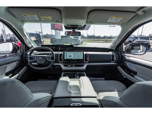 New 2026 Ford Expedition Active image 10