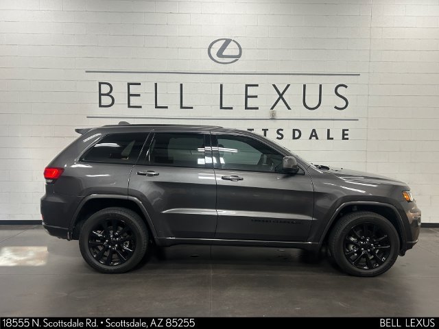 Used 2019 Jeep Grand Cherokee Altitude AWD/4WD image 3