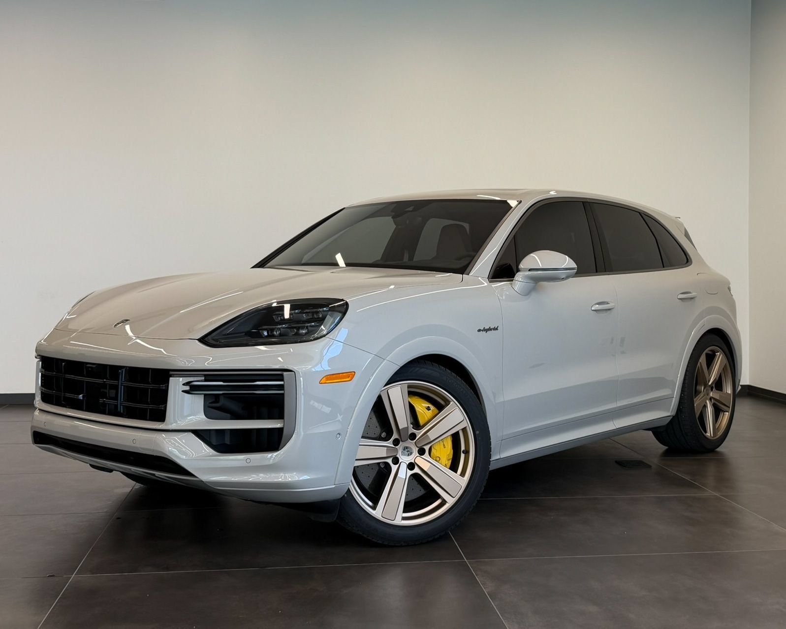 Used 2025 Porsche Cayenne Turbo AWD/4WD image 45