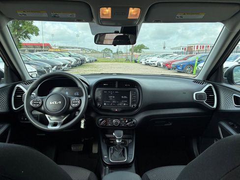 Used 2025 Kia Soul LX w/ LX Technology Package FWD image 26