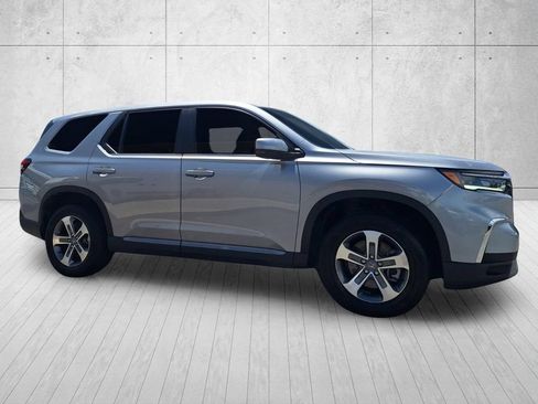 Used 2024 Honda Pilot EX-L image 3