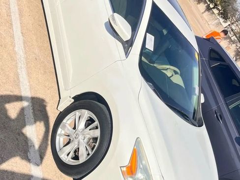 Used 2013 Nissan Altima 2.5 SL w/ Technology Pkg image 2