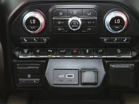 Used 2020 GMC Sierra 3500 Denali w/ Denali Ultimate Package image 27