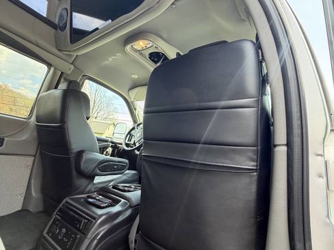 Used 2025 Chevrolet Express 2500 Extended w/ Driver Convenience Package RWD image 25