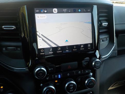 Used 2024 RAM 1500 Laramie AWD/4WD image 15