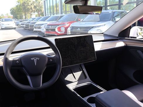 Used 2023 Tesla Model Y Long Range AWD/4WD image 28