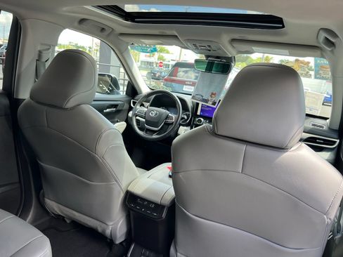 Used 2023 Toyota Highlander XLE FWD image 52