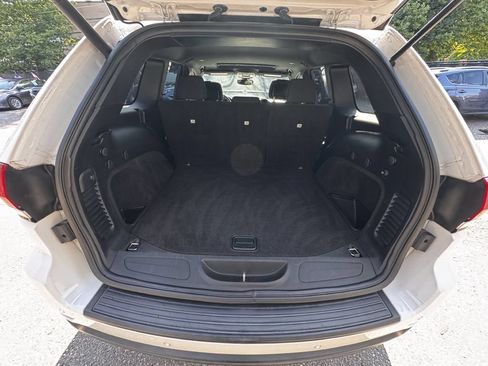 Used 2019 Jeep Grand Cherokee Laredo AWD/4WD image 15