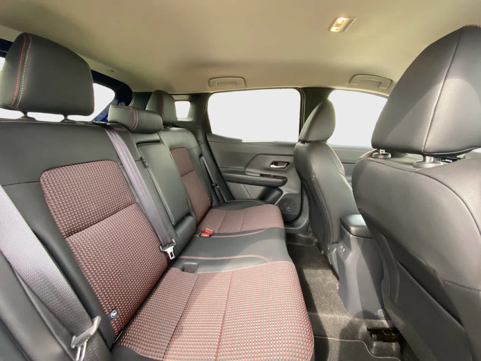 Used 2026 Nissan Kicks SR FWD image 14
