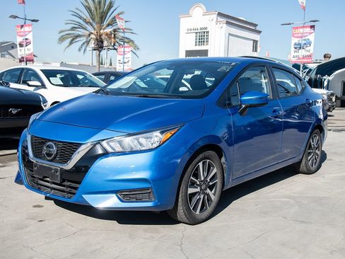 Used 2021 Nissan Versa SV image 3