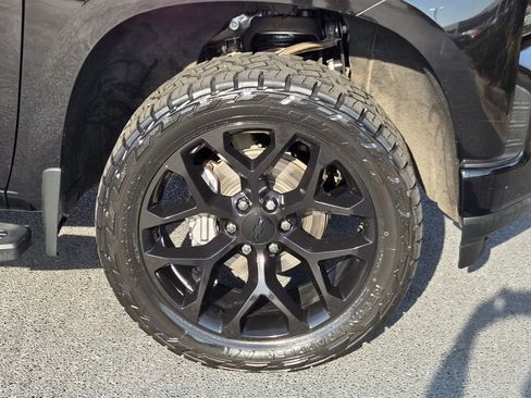 Used 2021 Chevrolet Silverado 1500 High Country w/ Technology Package image 15