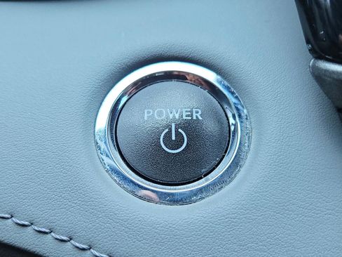 Certified 2023 Toyota Highlander XLE image 19