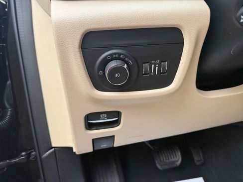 New 2026 Jeep Grand Cherokee Limited w/ Luxury Tech Group II RWD image 18