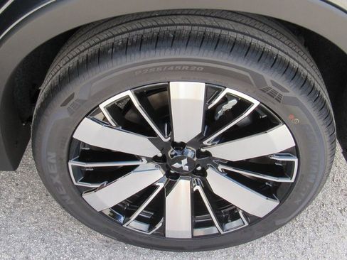 New 2025 Mitsubishi Outlander SE image 8